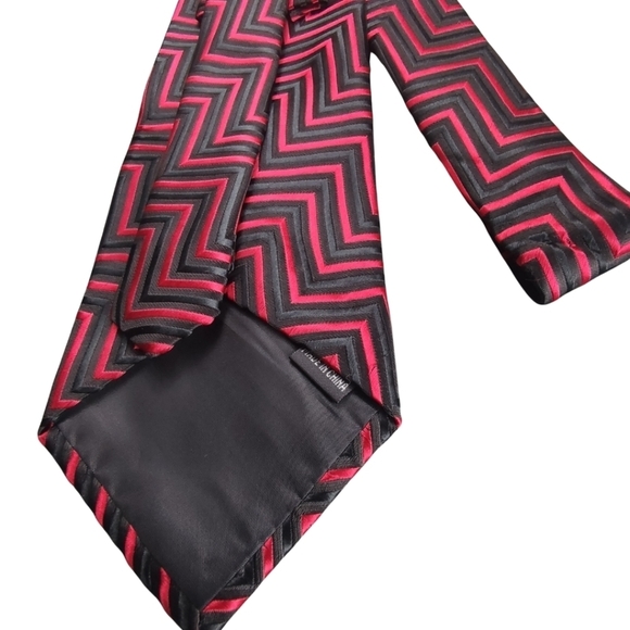 Handmade Red and Black Silk Herringbone Tie - Picture 5 of 6